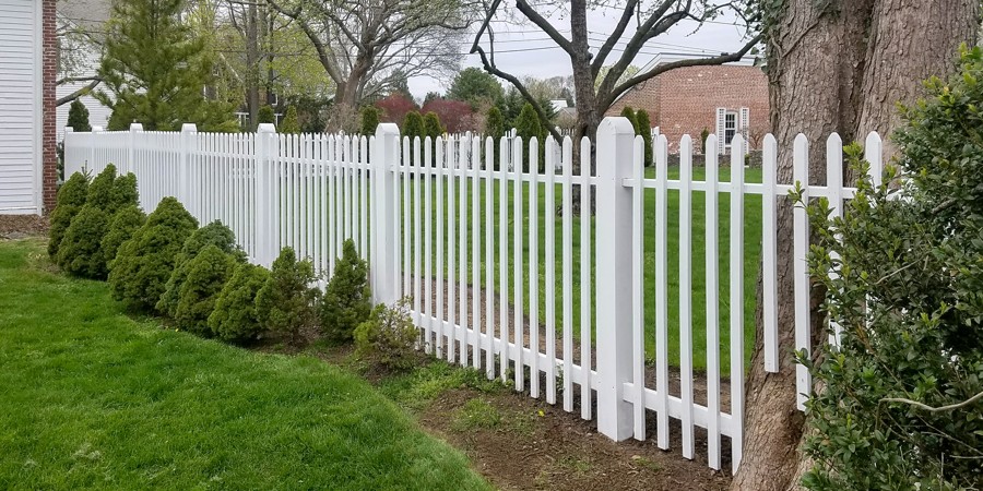Custom Picket Fence – Barrington