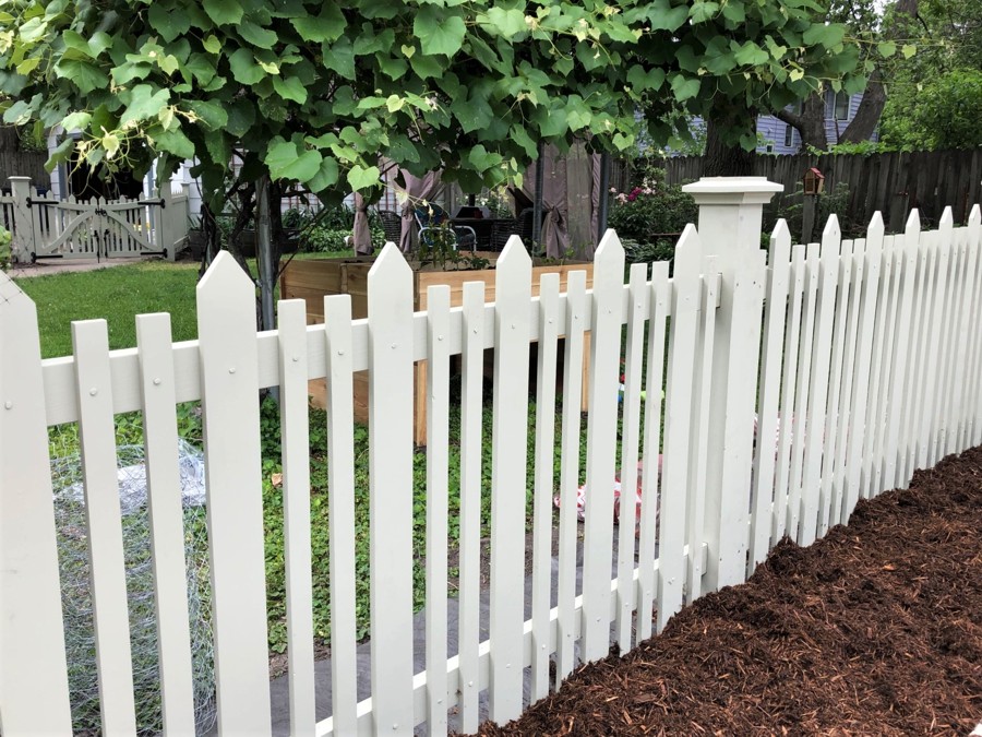 Custom Picket Fence – Iowa