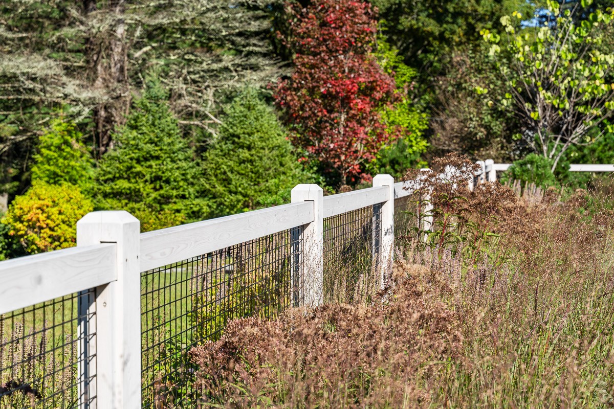 Wood & Wire – Sudbury Pool Fence